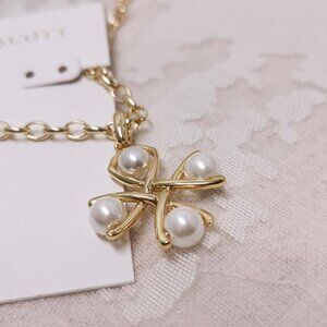 Kendra Scott Everleigh Gold Necklace White Pearl
